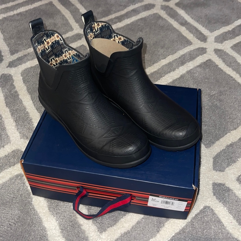 Pendleton Heritage Solid Chelsea Boot - image 1